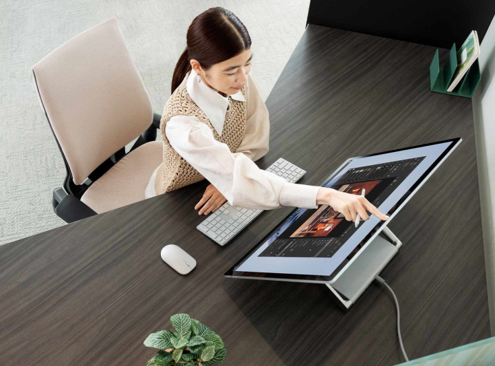 Trên tay Surface Studio 2 Plus: Giá hơn 100 triệu, Nâng cấp toàn bộ cấu hình