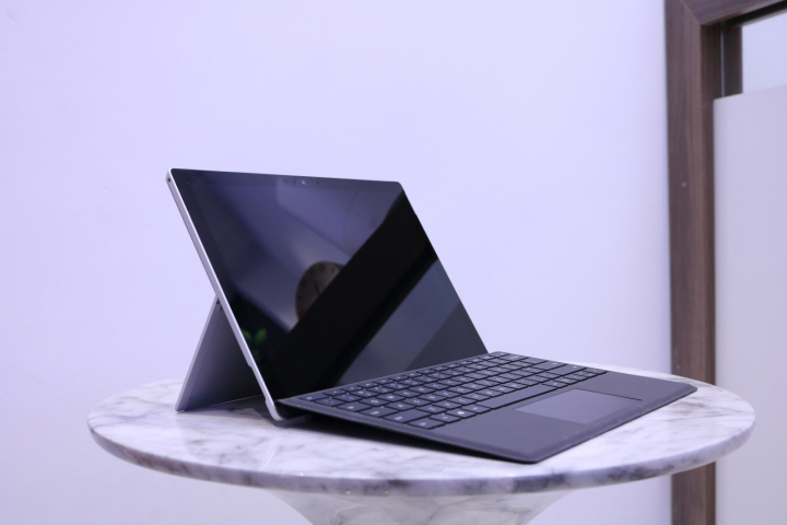 送料無料 2017年モデル Microsoft Surface Pro5 Model 1796 Windows10 