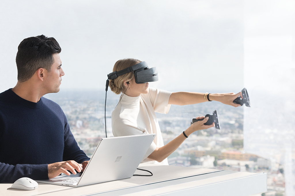 Đang tải Surface Book 2 VR.png…